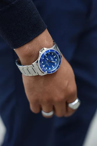 Vista 5 de Peugeot Reloj deportivo para hombre con bisel giratorio Pro Diver y pulsera de acero inoxidable Plateado/Azul