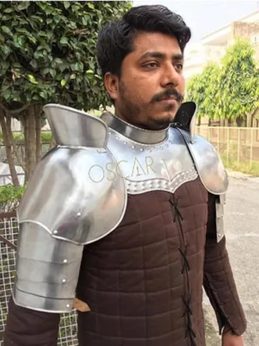 Vista 2 de Conjunto de gorget de armadura LARP medieval con hombreras color plateado, plateado