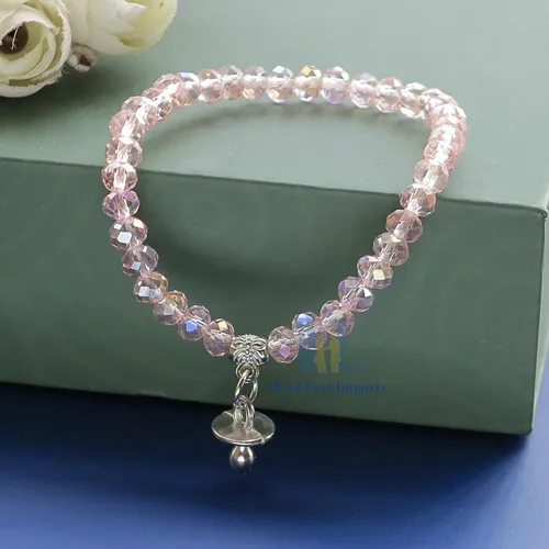 Vista 7 de WE Baby Shower Girl - Pulsera elástica de cristal rosa con dije para chupete (12 piezas)