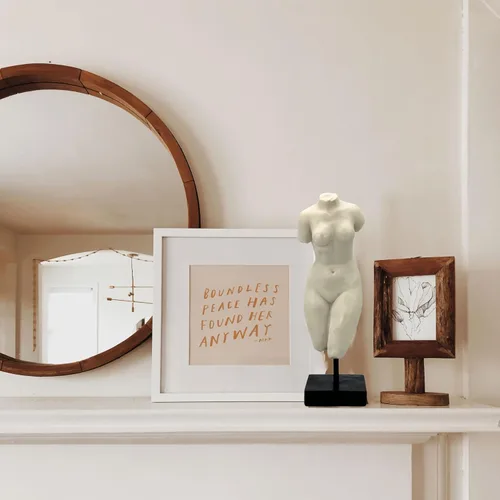 Vista 8 de Galt International Estatua de cuerpo de mármol de polietileno de 13.5 pulgadas con pedestal negro para decoración del hogar, escultura de dios