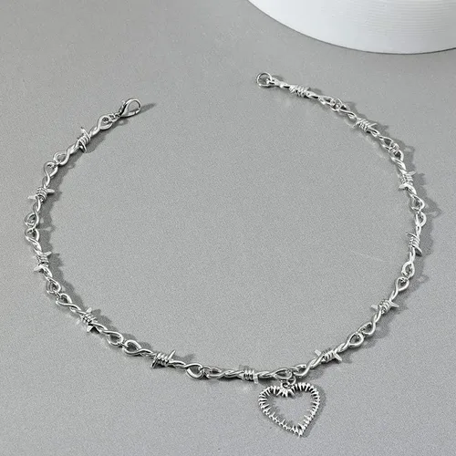 Vista 3 de Fuqimanman2020 Collar de espinas góticas, collar con colgante de corazón de espinas de hip hop, aretes de zarzas de rosa, gargantilla de púas