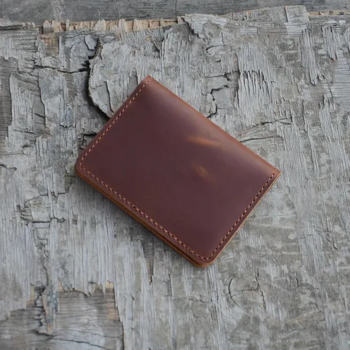 Vista 4 de JJNUSA Billetera de cuero minimalista hecha a mano para hombres envejecidos con tarjetero para regalos, estilo 2, marrón