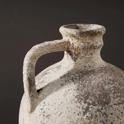 Vista 7 de LUKA Jarrón de cerámica rústico estilo granja, jarrón de terracota de 8.25 pulgadas con asa, jarrones de maceta de arcilla neutra jarrón decorativo