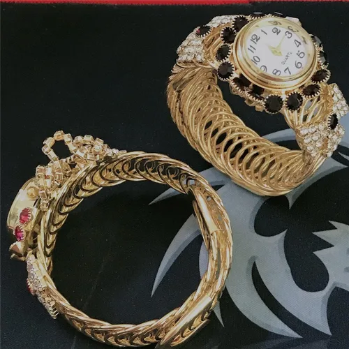 Vista 4 de CdyBox Reloj de pulsera de cuarzo con tachuelas de diamantes para mujer, reloj de pulsera de aleación abierta de moda