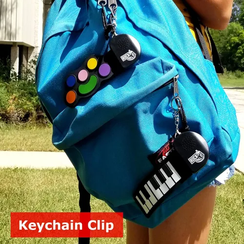 Vista 3 de Rock and Roll It - Micro Piano. Llavero de piano de trabajo real y jugable. Cuélgalo en una mochila y juega en cualquier lugar. Alfombrilla de piano