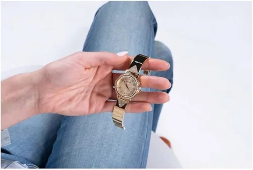 Vista 8 de GUESS Reloj para mujer de 1260in correa de tono dorado esfera champán caja dorada Tono dorado Correa
