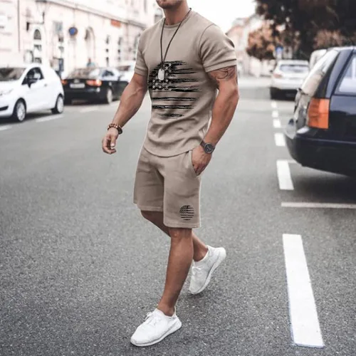 Vista 2 de Conjunto deportivo de verano de 2 piezas para hombre con la bandera estadounidense, elegante camiseta del 4 de julio y pantalones cortos deportivos
