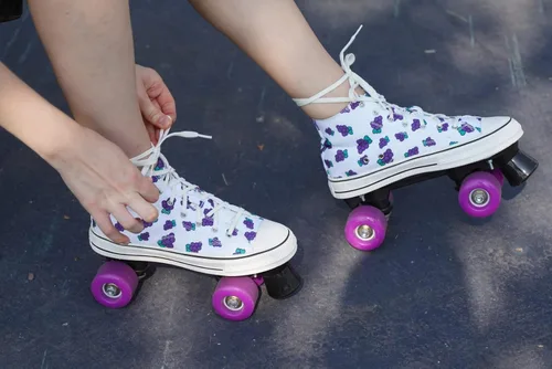 Vista 6 de Women's Roller Skates - Ladies Canvas Roller Skates for Women Fruit Pattern Theme Design - Four Wheel High Top Sneaker Style (Grape, 9.5#)