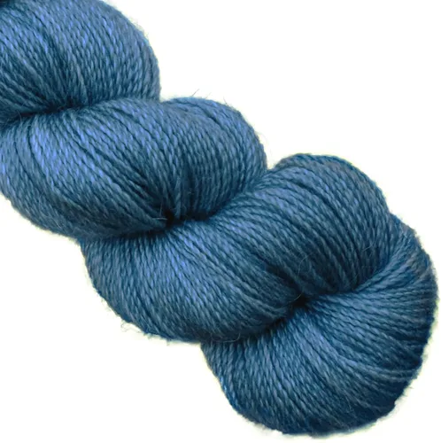 Vista 2 de Living Dreams Queen Anne LACE - Ovillo de lana 100% suave y lujosamente suave, color azul Arándano
