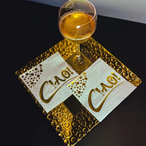 Vista 9 de Servilletas de cóctel blancas y doradas – Servilletas de bebidas de 3 capas de 5 x 5 pulgadas a granel – Diseño único para servilletas de postre