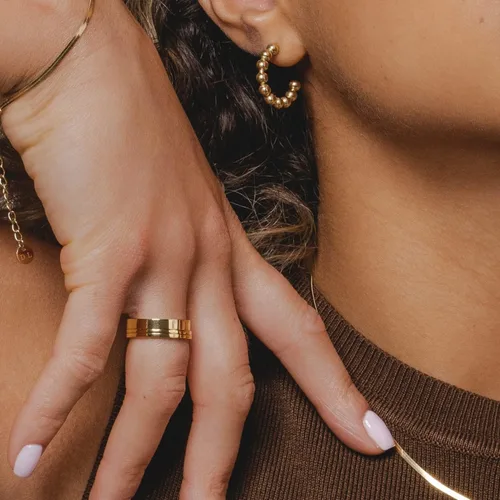 Vista 5 de Pearich Anillos rellenos de oro de 14 quilates, anillos apilables para mujeres y niñas, anillo de oro delgado, anillo de ajuste cómodo, tamaño 5 a