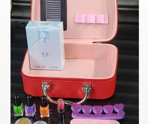 Vista 3 de Set de Maquillaje para Niñas en Bolso de Belleza .