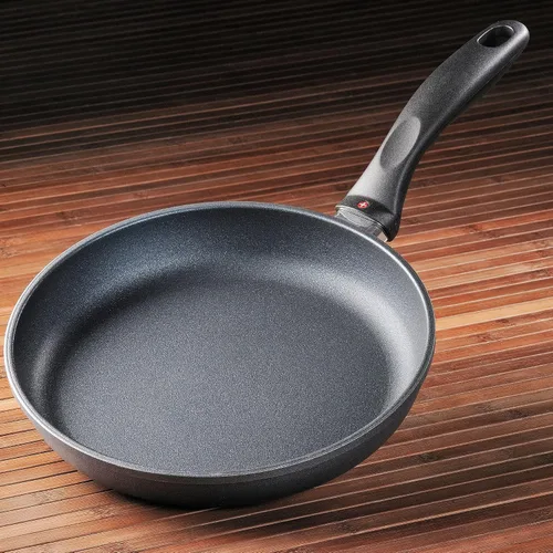 Vista 3 de Sartén Swiss Diamond de 9.5 Pulgadas Antiadherente, Sartén de Freír con Revestimiento de Diamante, Sartén Antiadherente de Aluminio con Mango