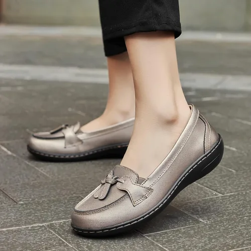 Vista 7 de Artisure Mocasines de cuero clásicos y cómodos para mujer, estilo casual, con borlas, bonitos zapatos de vestir para el trabajo, oficina, zapatos