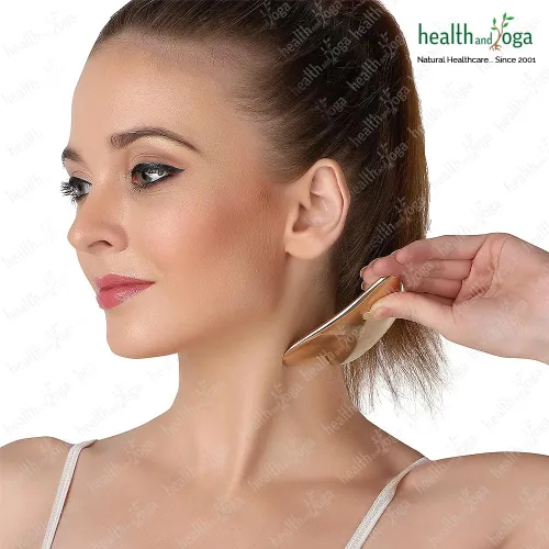 Vista 2 de HealthAndYoga™ Ayurveda BronzLove Kansa Gua Sha Herramienta de masaje con aceite facial de belleza, escultura de tejido suave para cara y cuello