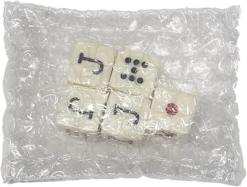 Vista 5 de Juego de dados de póker de 16 mm con esquinas cuadradas y taza de dados de cuero PU negro forrada de terciopelo suave - Caja de regalo