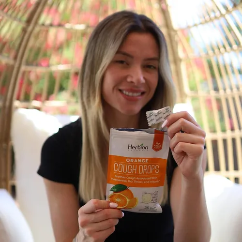 Vista 6 de Herbion Naturals - Gotas para la tos con sabor natural a naranja, suplemento dietético, alivia la tos, para adultos y niños mayores de 6 años, 25