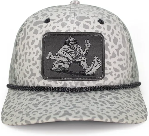 Vista 8 de Paramount Outdoors Big Foot Squatch Gorra de rendimiento para pesca con cuerda, perforación láser, cierre de presión Negro