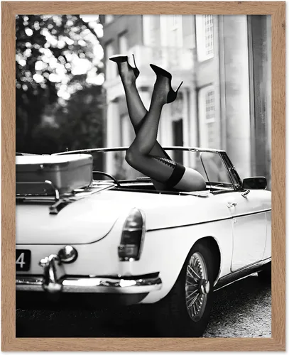 Vista 21 de Monem Art - Póster de moda – Mujer en impresión de coche clásico – Arte en blanco y negro – Arte fotográfico – Arte para entusiastas del automóvil