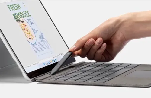 Vista 6 de Microsoft Surface Pro 8 - Pantalla táctil de 13 pulgadas, Intel Evo Platform, Core i7, memoria de 16 GB, SSD de 256 GB. Solo dispositivo, grafito