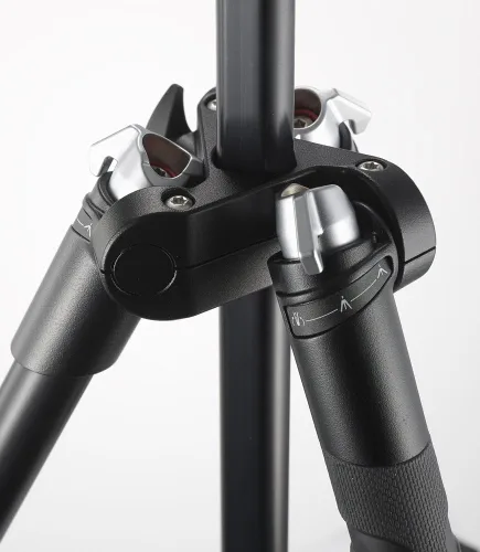 Vista 7 de Manfrotto, MKBFRA4-BH BeFree, trípode de aluminio compacto para viaje, color negro.