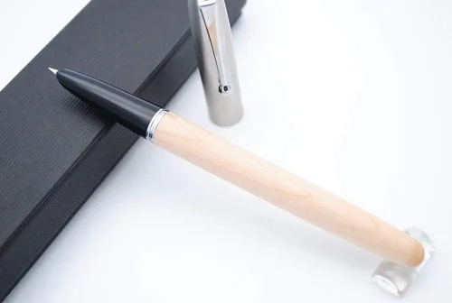 Vista 2 de JINHAO 51A - Pluma estilográfica de madera con tapa de acero (arce duro, punta extrafina, 0.015 in)