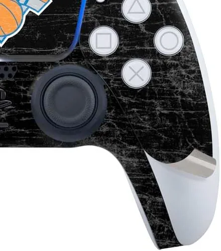 Vista 4 de Skinit Decal Gaming Skin Compatible with PS5 Bundle - Officially Licensed NBA New York Knicks Black Secondary Logo Design Negro - DSTKNI03