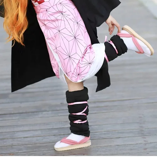 Vista 3 de Anime Demon Slayer Cosplay Clog Shoes Tanjiro Nezuko Rengoku Shinobu Costume Shoes with Socks Flip Flops