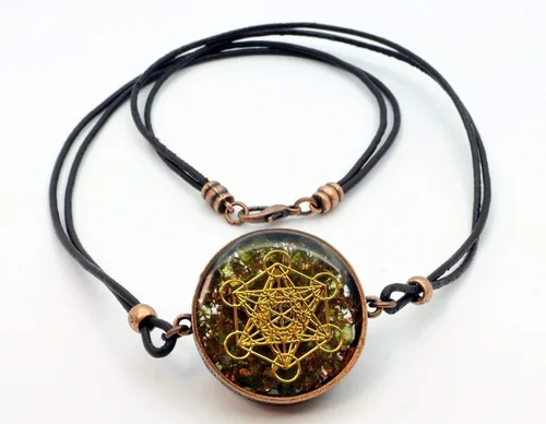 Vista 2 de Metatron's Cube Merkaba Orgone Pendant with Olivine Peridot