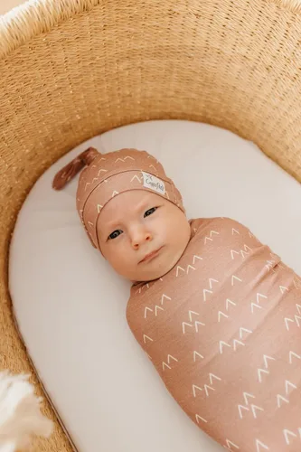 Vista 2 de Copper Pearl - Gorro de bebé con nudo superior elástico suave Rocky