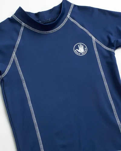 Vista 2 de Body Glove Camiseta de protección contra erupciones para niños, UPF 50+, secado rápido, protección solar y arena, trajes de baño para niños (5-14)