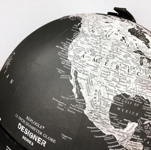 Vista 2 de Replogle Hamilton Replogle Designer Series Globe, globo del mundo del océano negro, soporte rústico de acero negro, relieve elevado, diseñado