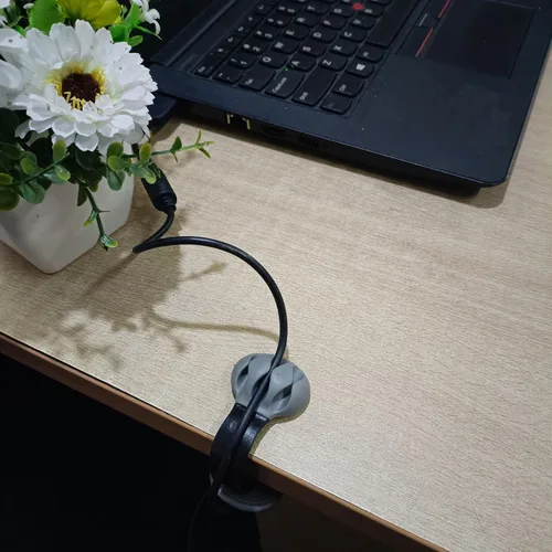 Vista 7 de NewFerU Clips de caída de cables de escritorio no adhesivos, soporte para cable de mesa, abrazadera de gestión de cables pequeña extraíble