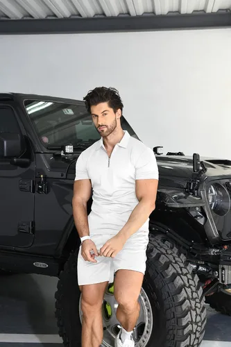 Vista 5 de YTD Conjunto de camisa polo y pantalones cortos de manga corta para hombre, conjunto de dos piezas de verano con cremallera, conjunto deportivo