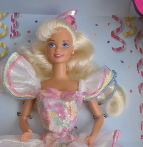 Vista 2 de Barbie Muñeca de feliz cumpleaños - Ella es el regalo más bonito! (1995)