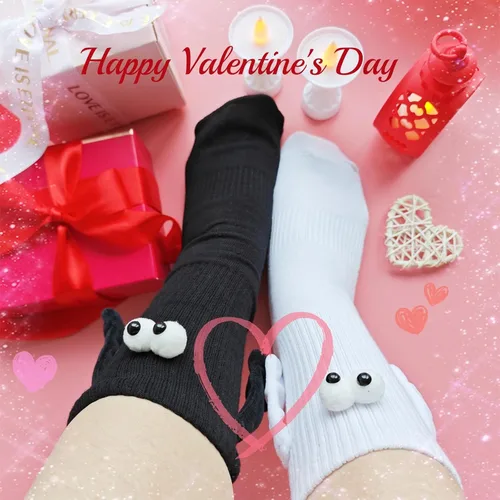 Vista 6 de Calcetines para parejas tomados de la mano, calcetines unisex novedosos con succión magnética 3D para parejas, divertidos calcetines de mano de tubo