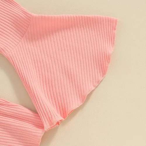Vista 7 de Traje de verano para niñas pequeñas, camiseta de manga corta con estampado de fresa, pantalones acampanados, diadema, 3 piezas