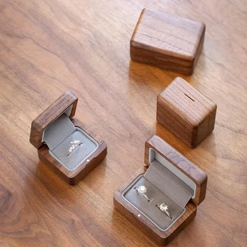 Vista 2 de muso wood Caja de anillo hecha a mano, pequeña caja rectangular para propuestas, caja de anillos de nogal para bodas, mini caja de anillo
