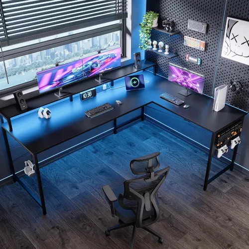 Vista 2 de Pamray - Escritorio para juegos en forma de L de 64 pulgadas con soporte para monitor y tomas de corriente
