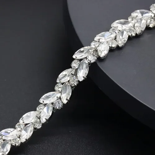 Vista 6 de Jerler Borde de diamantes de imitación de 1 yarda, aplique de cadena de diamantes de imitación, ideal para decoración de bricolaje y adornos de ropa