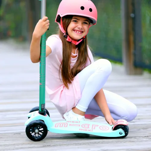 Vista 6 de Micro Kickboard – Triciclo Maxi Deluxe Led – Monopatín pequeño con tres ruedas con luces LED, con tecnología de inclinarse para conducir, diseño
