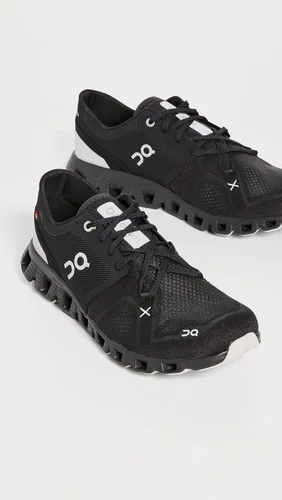 Vista 4 de ON Zapatos deportivos Cloud X Shift para mujer, Negro