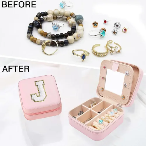 Vista 4 de Tivddikun Joyero de viaje, joyero de viaje personalizado con inicial, mini estuche de viaje para mujer, joyero pequeño para niñas, regalos del día