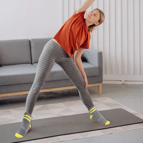 Vista 5 de Klmnop 4 pares de calcetines de yoga antideslizantes con agarres para pilates, ballet, barras, descalzos, calcetines antideslizantes para hospitales