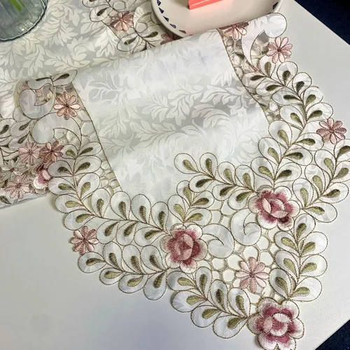 Vista 2 de Hsvanyr Pañuelo para tocador y decoración para comedor, 15 x 47 pulgadas, bordado rosa para mesa de flores, centros de mesa, protector de mesita