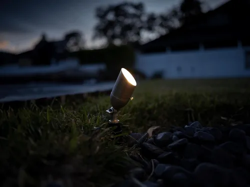 Vista 7 de Kit de iluminación LED de latón de 12 V (6 focos al aire libre, 2 luces de camino) con transformador de bajo voltaje de 100 W para casa, patio