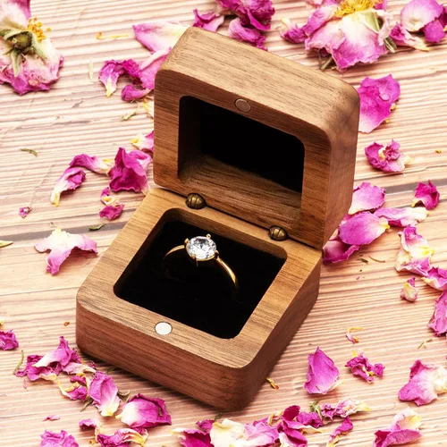 Vista 5 de COSISO Caja de regalo para anillo de compromiso de madera de nogal, caja de almacenamiento para propuesta de cumpleaños (interior negro)
