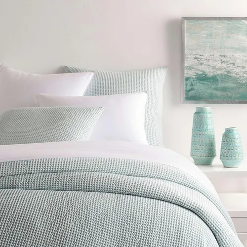 Vista 11 de Pine Cone Hill Funda de almohada de Matelasse azul francés de burbujas, tamaño estándar, patrón sólido azul