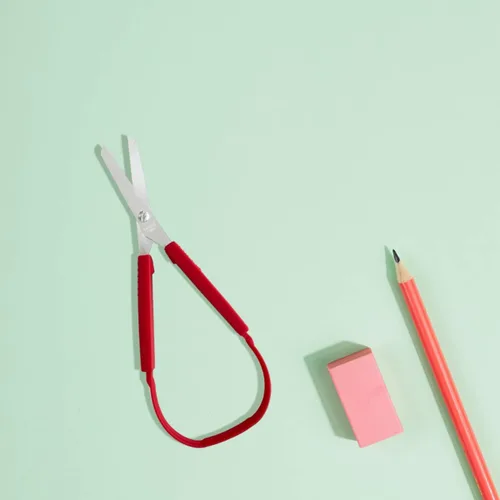 Vista 4 de Paquete de 4 tijeras de bucle adaptativas, tijeras de apertura automática de 8 pulgadas para necesidades especiales, niños y adultos (rojo)