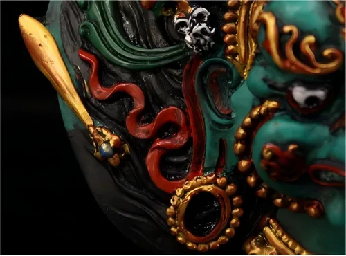 Vista 6 de Máscara decorativa tradicional tallada a mano, máscaras de Nepal, máscara de resina pintada tallada a mano, 5 x 6 pulgadas